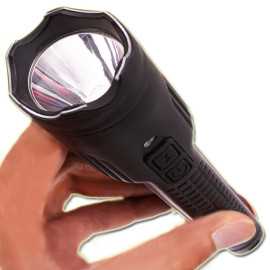 Lampe PRO 380 lumens + Taser 15 millions volts. Self-défense compacte
